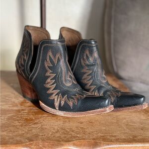 Black Ariat Dixon Western Ankle Boots